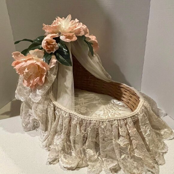 VTG 90s Handmade OAK Shabby Chic Cottagecore Wicker & White Lace Doll Bassinet - Picture 16 of 16